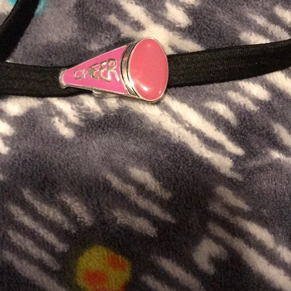 Cheer - Picture 2 of 4